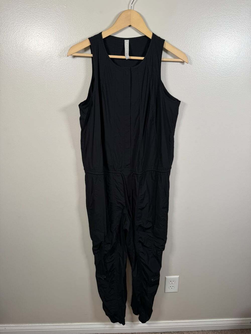 Athleta Canopy Parachute Romper Jumpsuit Size 6 Black Cargo Pocket Gorpcore